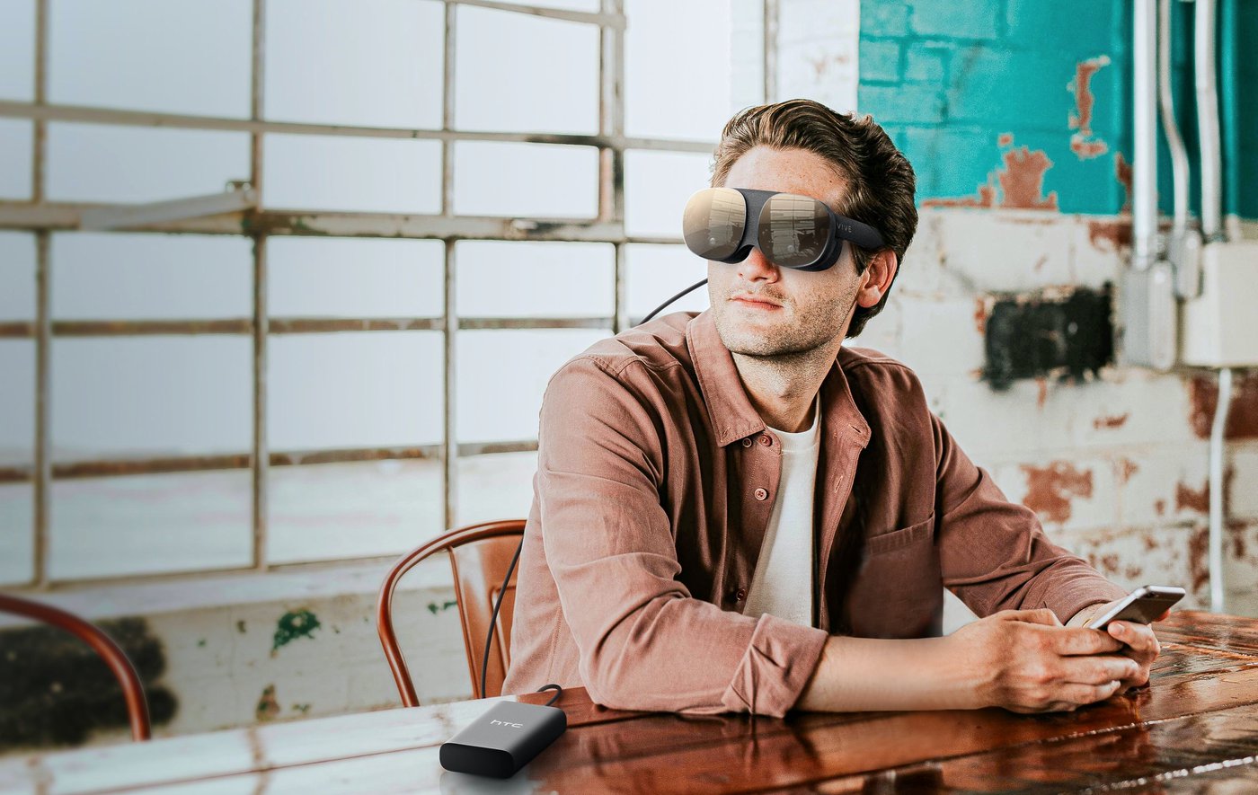 Afgelopen maand in de wereld van XR: HTC lanceert Vive Flow met ingebouwde ventilatie, Accenture bestelt 60.000 VR-headsets en the Meta-battle is on