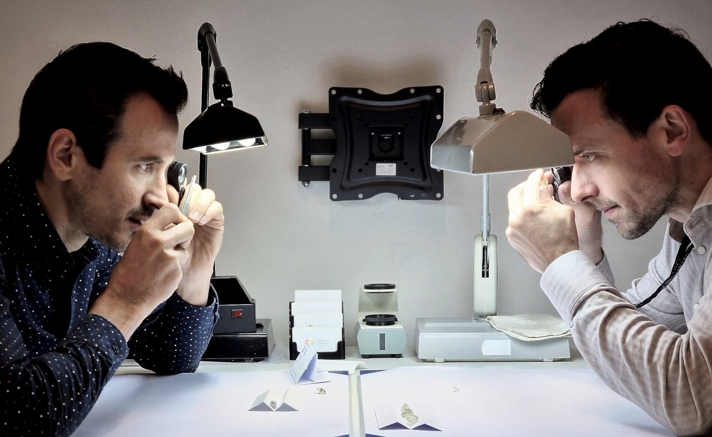 Antwerps duo trekt ten strijde tegen subjectieve metingen in diamantsector: “We willen een computer laten oordelen in plaats van een mens”