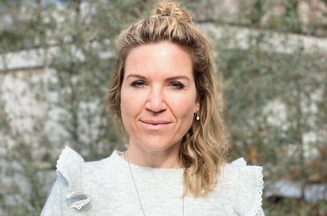 “Als vrouw in een mannenwereld is het belangrijk om aan de onderhandelingstafel een dominante, zelfzekere indruk te maken. They have to earn your smile”