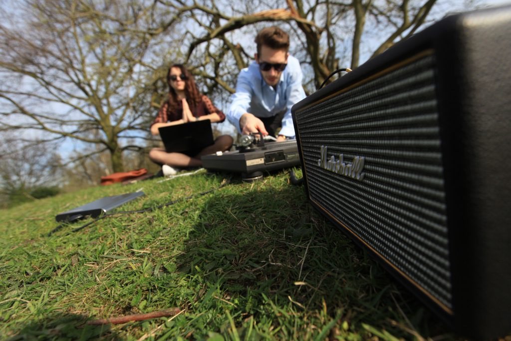 Dankzij deze slimme Belgische uitvinding vallen je gadgets nooit zonder stroom: