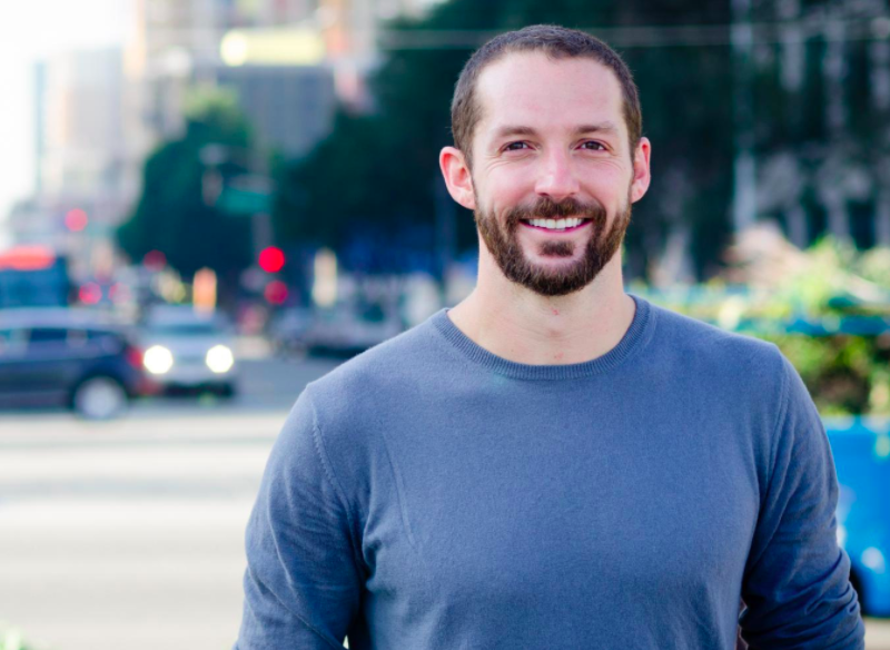 “Autobouwers moeten dringend beseffen dat hun toekomst niet ligt in het verkopen van auto’s”