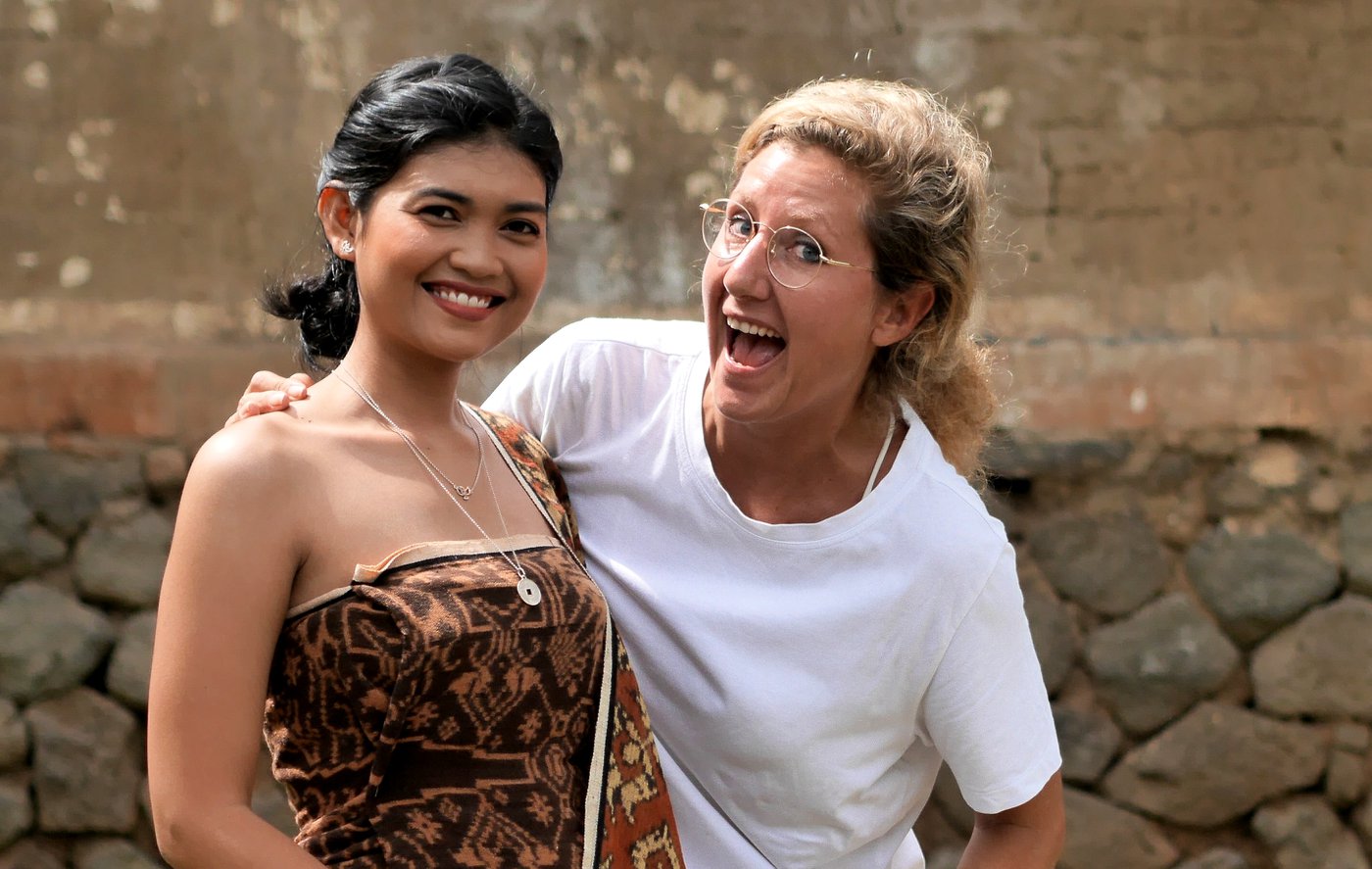 Deze Belgische geeft de lokale bevolking in Bali zicht op een betere toekomst: “Met cheques en potloodjes los je het probleem niet op”