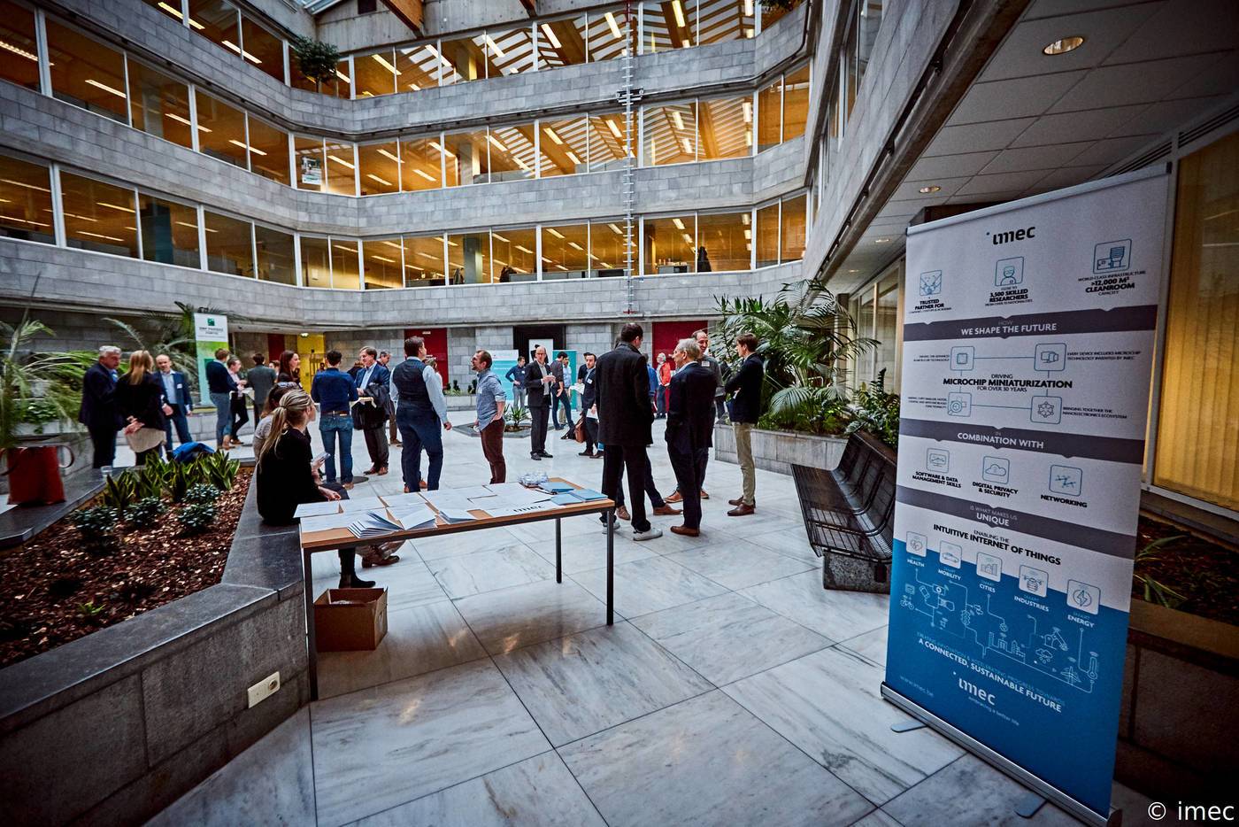 Deze telemarketeers helpen technologische start-ups aan leads: “Een goeie pitch slaat in als een baksteen die door het venster vliegt”