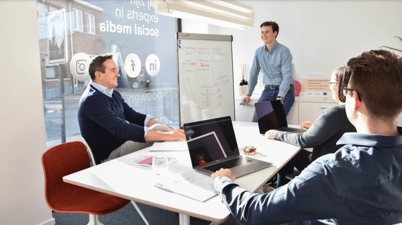 Amper 22 en CEO van een succesvol digital agency: “Als zaakvoerder moet je specialisten aantrekken met meer kennis dan jij, hoe oud of jong je ook bent”