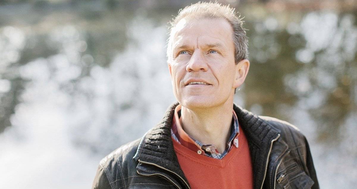 Dirk De Boe: “In veel bedrijven ontstaat door de vaste structuren en processen een wij-zij denken. Heel wat medewerkers gaan daardoor in overlevingsmodus”