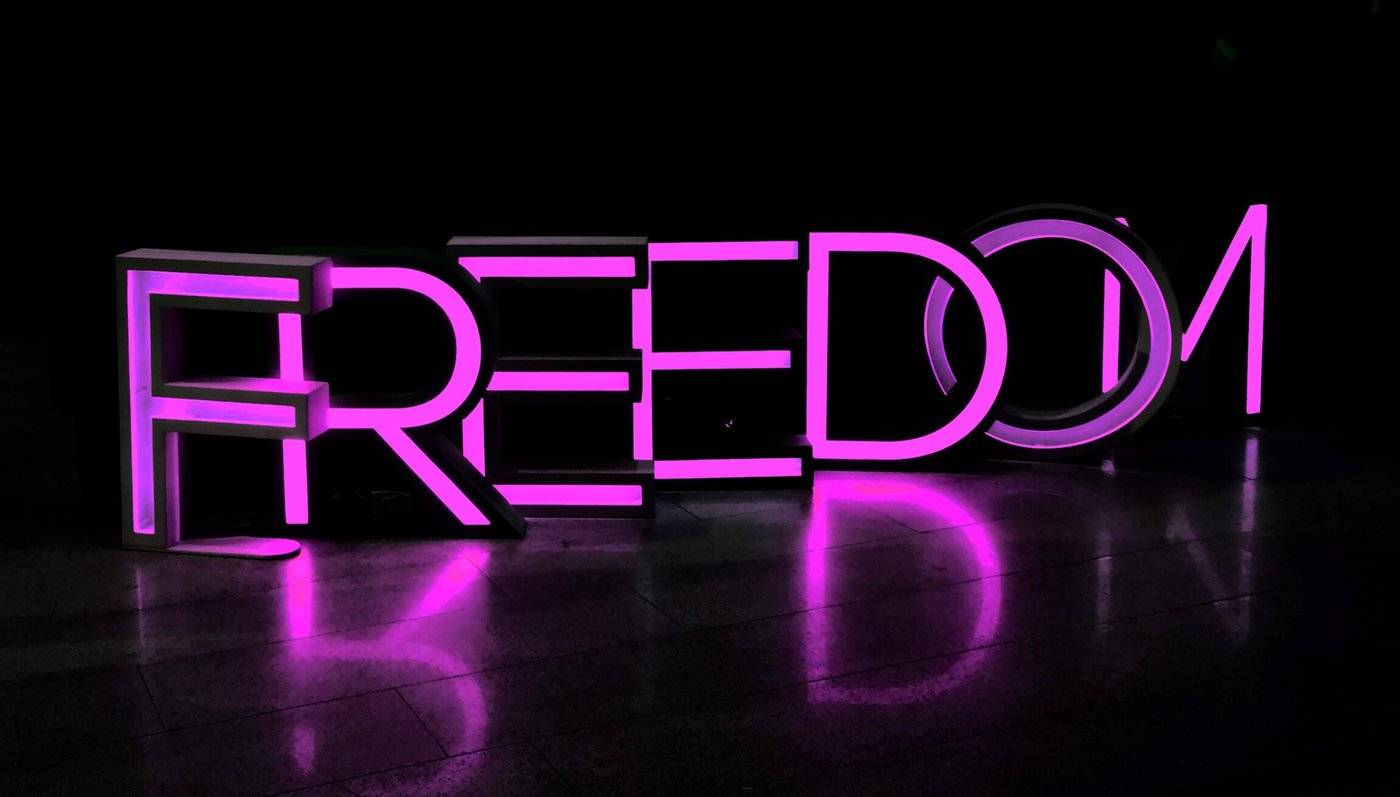 Een bevrijdingsapotheose dringt zich op: “Tijd om de vlag te planten en onze medewerkers te bevrijden”