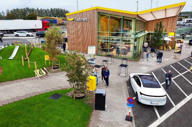 Fastned zorgt voor een nieuwe beleving tijdens het laden, dankzij de combinatie met een premium horecaconcept.