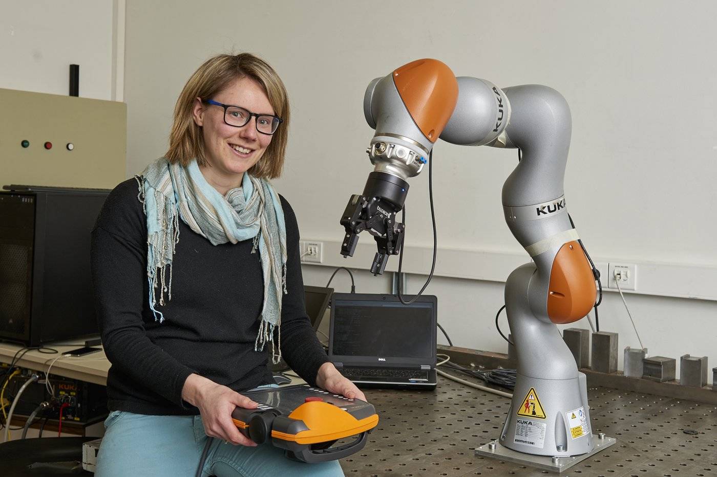 “Het is moeilijk om werknemers te vinden voor lastige en repetitieve taken. Besteed die daarom uit aan onvermoeibare en flexibel in te zetten cobots”