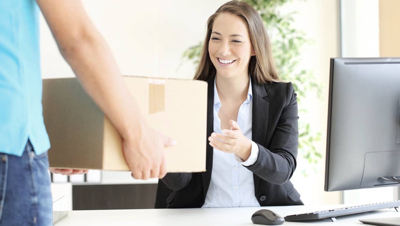 In de marge: Pakjes op werk laten leveren bespaart ons 45.000 euro per dag