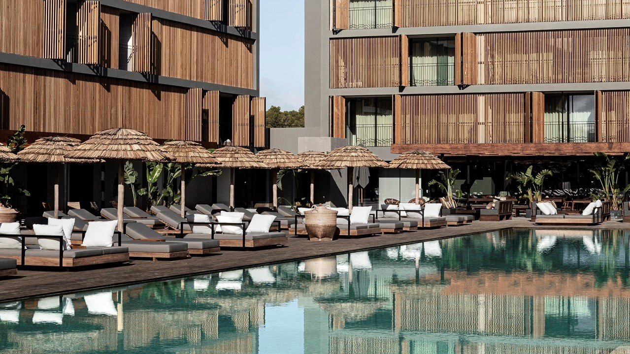 Investeringsmaatschappij Marc Coucke investeert in luxeresorts in Ibiza en Kos