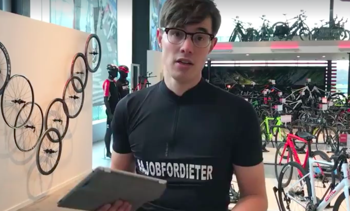 Je job kwijt? Deze jongeman pakt het op een originele manier aan: