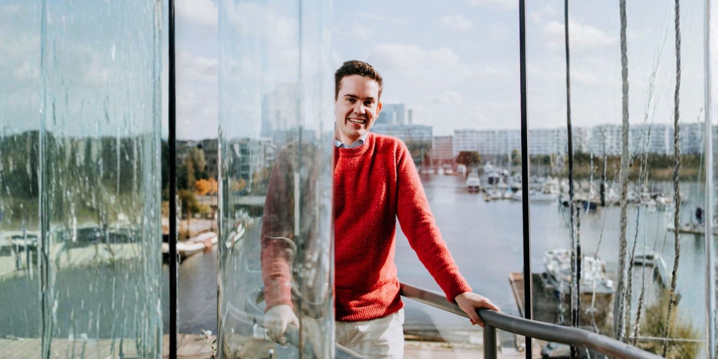 Julien De Wit: “We zijn een samenleving geworden die gewone levensfricties behandelt alsof ze defecten zijn. Vermoeidheid heet nu burn-out, twijfel is een identiteitscrisis. We hebben veerkracht ingeruild voor comfort en noemen dat vooruitgang.