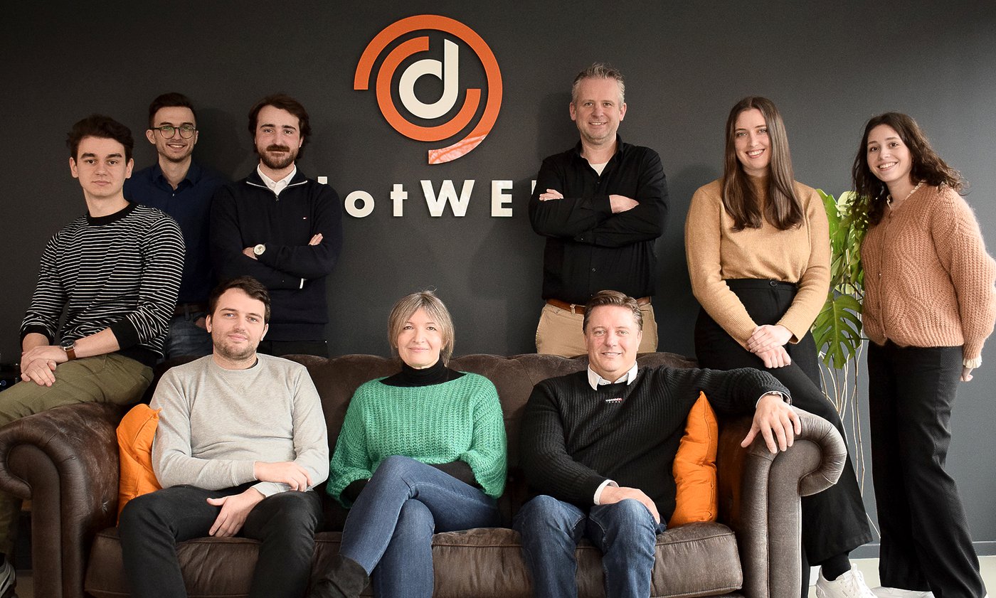 Kalmthouts marketingbureau dotWEB neemt grafisch ontwerpbureau over