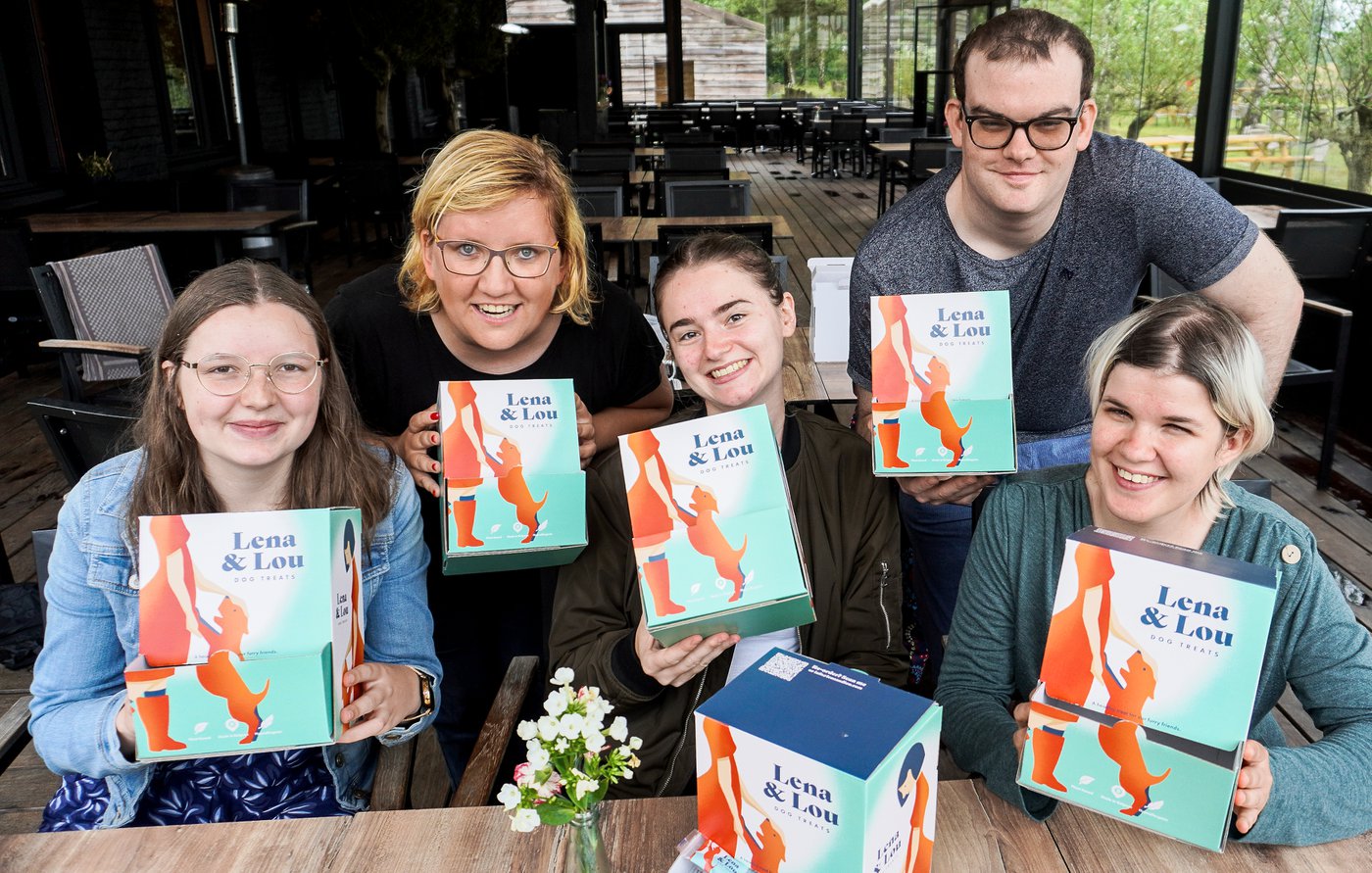 Onderneemster met beperking lanceert horecakoekjes voor honden