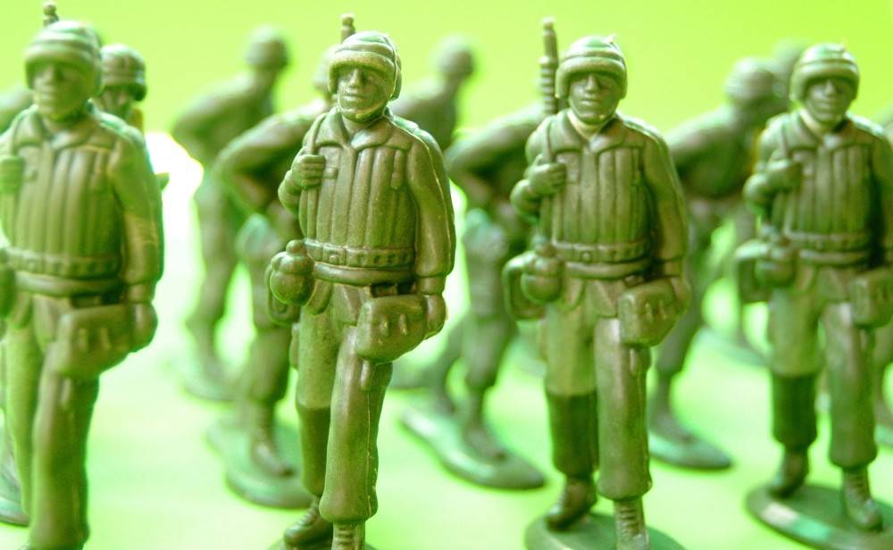 Opinie: Een onderwijsminister die studenten zonder digitale skills de markt opstuurt, is als een majoor die soldaten met pijl en boog naar het front zendt