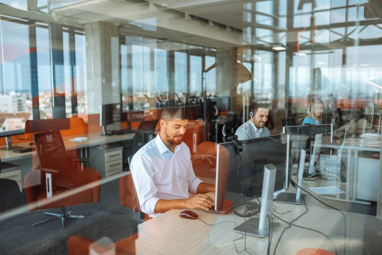 Technologiefederatie Agoria trekt aan de alarmbel: “Zonder aangepast beleid zijn er 584.000 openstaande vacatures in 2030”