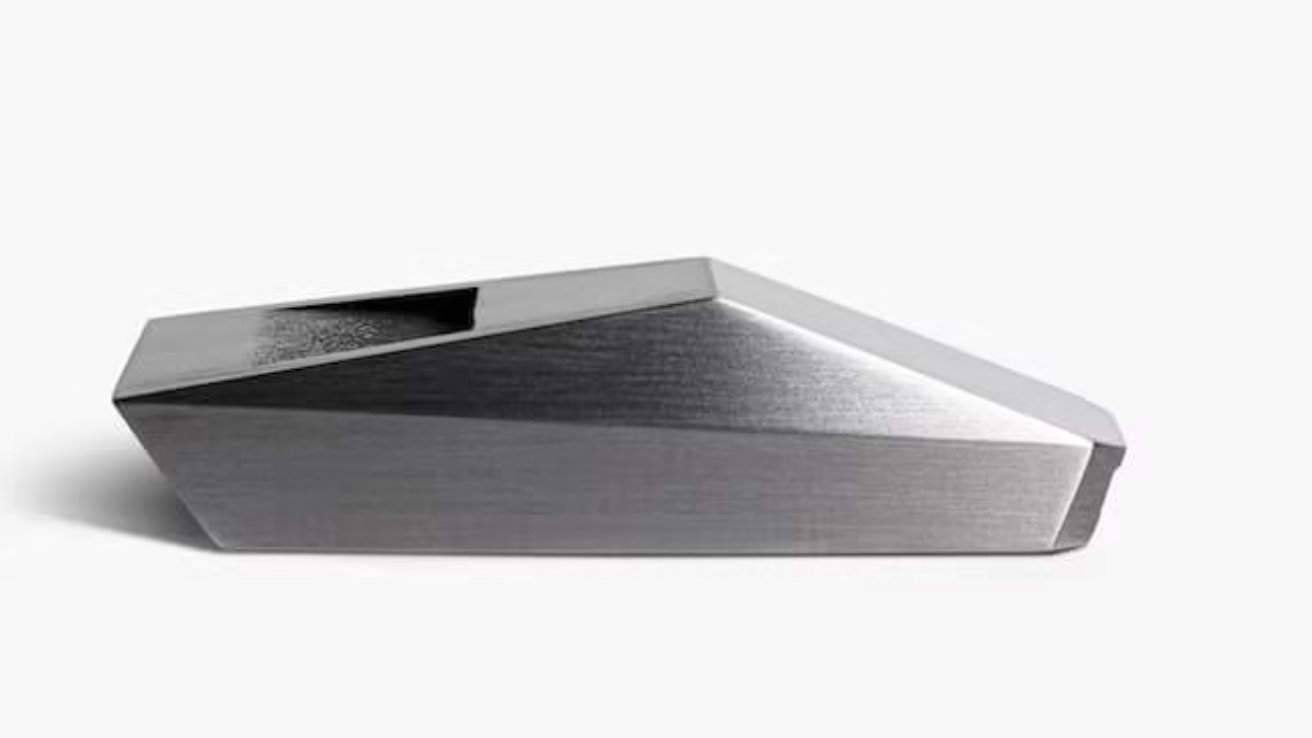 Tesla brengt fluitje ‘cyberwhistle’ op de markt, dat meteen uitverkoopt