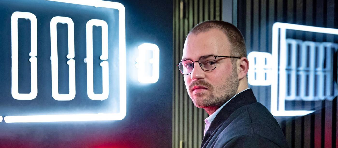 Vijf op een rij: een blik in het leven van Dries Depoorter