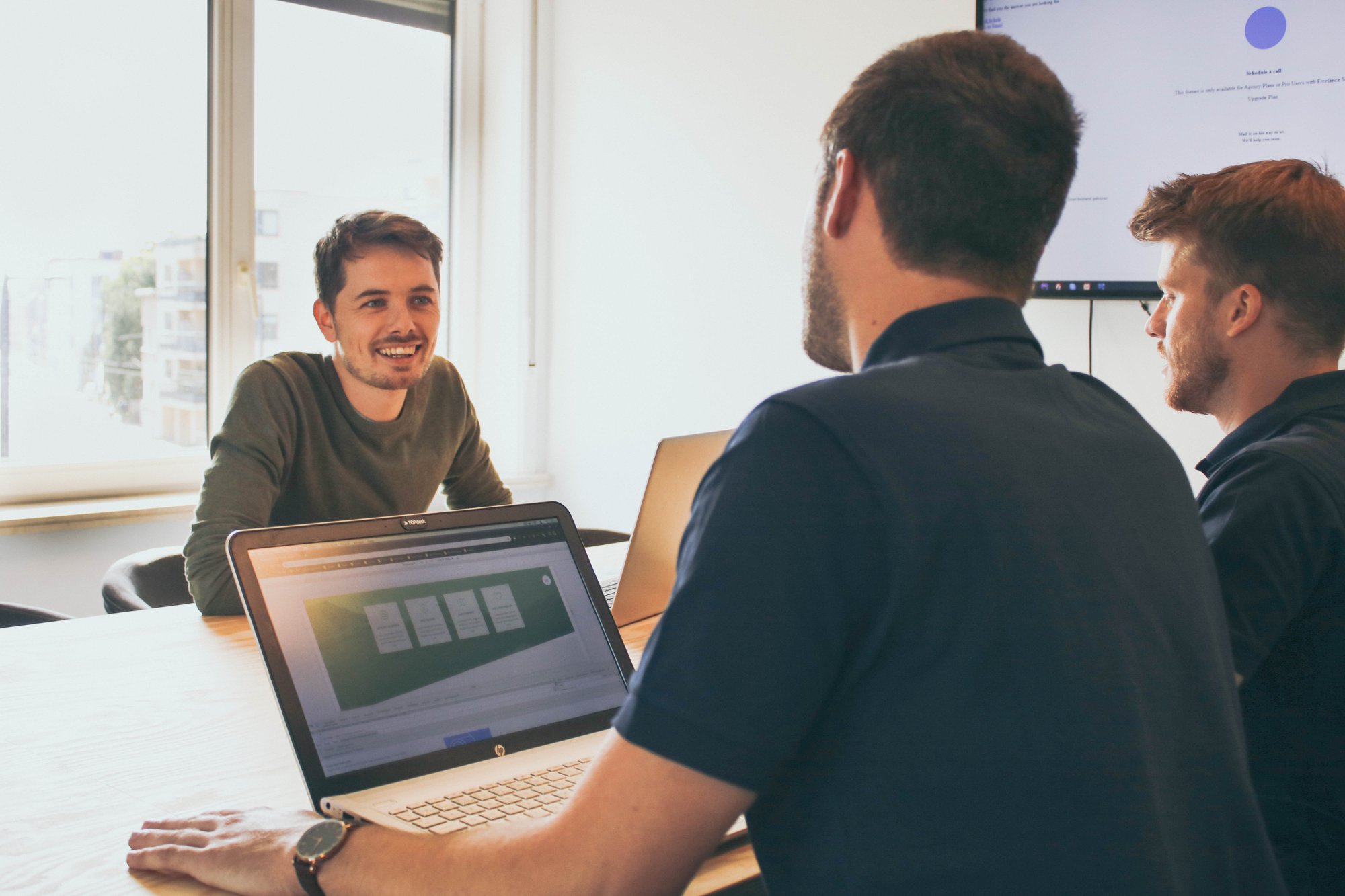 Zie je door al de webbureaus het bos niet meer? Deze tool helpt kmo’s op weg